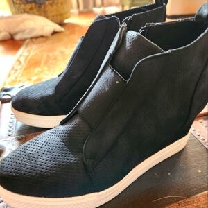 Ccocci sz8 black suede wedge shoe